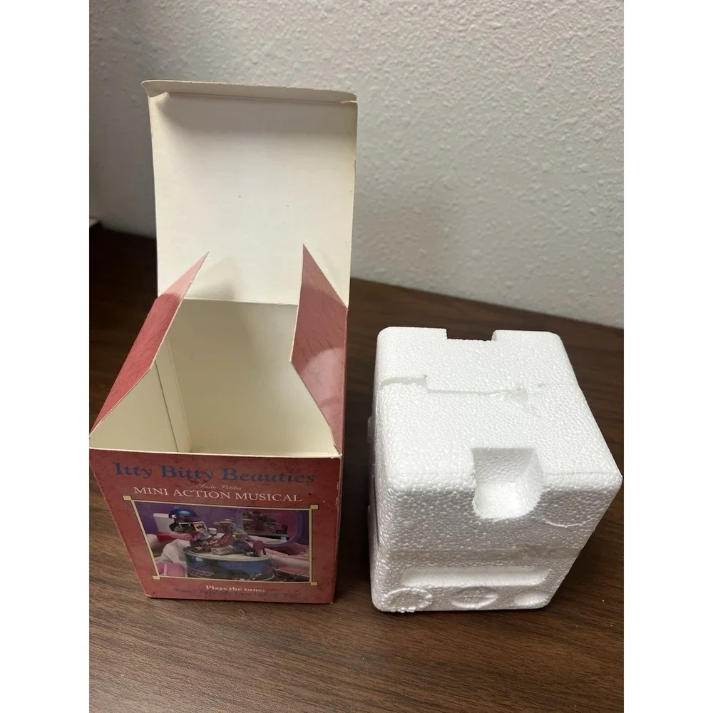Enesco Mini Action Musical Itty Bitty Beauty Plays Can't Keep My Eyes Off Of You